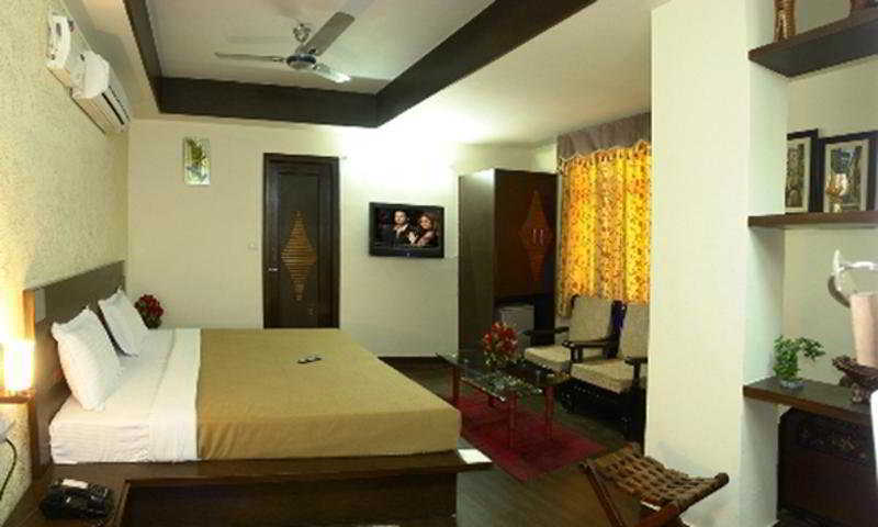 Hotel Ananda Delhi  Room photo