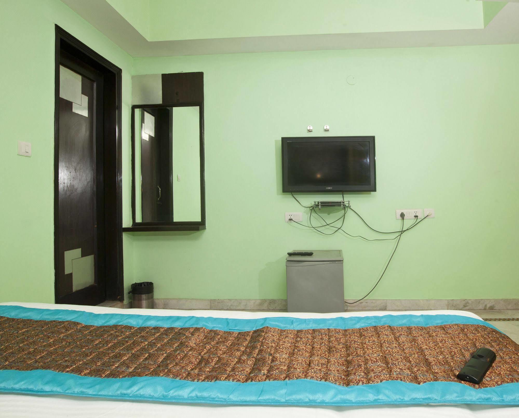 Hotel Ananda Delhi  Exterior photo