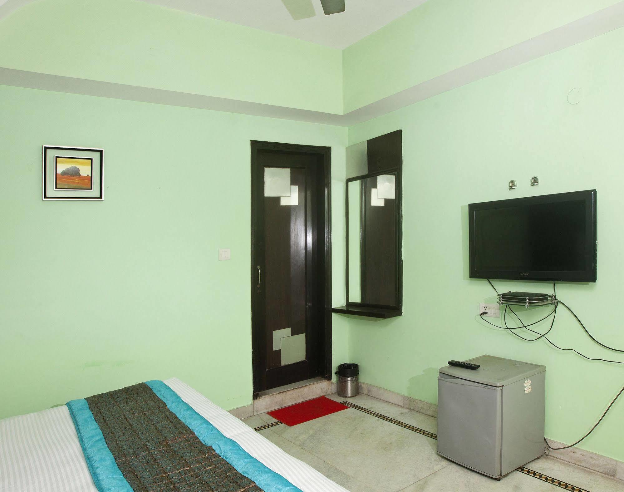 Hotel Ananda Delhi  Exterior photo